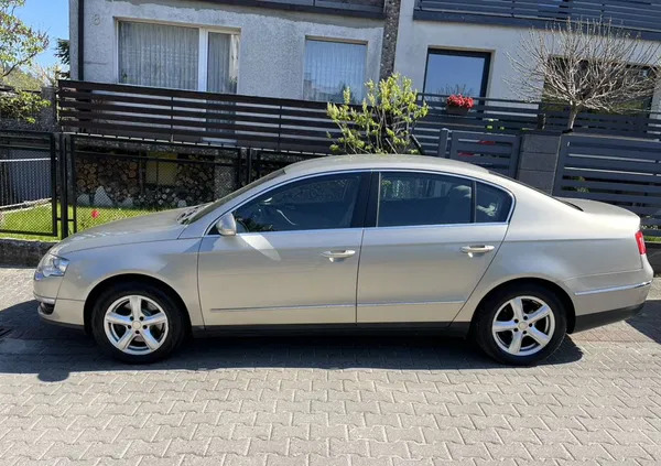 rumia Volkswagen Passat cena 17499 przebieg: 206469, rok produkcji 2007 z Rumia